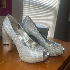 Sparkly Silver Glitter Pumps